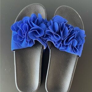 Adorable Ruffle adorned platform slide sandal.
About 2" tall